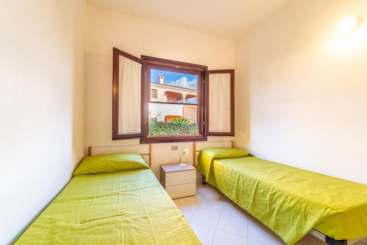 Iss Travel, Ambra Apartments - 800 M From La Cinta Beach 圣特奥多罗 外观 照片